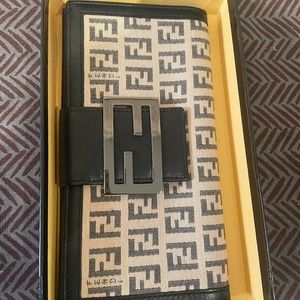 HOLIDAY BARGAIN!! Fendi Wallet/ clutch